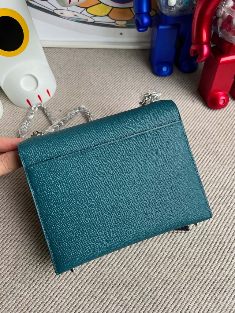 Hermès(爱马仕)Verrou 机枪包 Epsom 原厂掌纹皮 W0 博斯普鲁斯绿 银扣 17cm 顶级手缝-拉尔森鳄鱼皮具定制 - 爱马仕包包官网 Hermès(爱马仕)Verrou 机枪包 Epsom 原厂掌纹皮 W0 博斯普鲁斯绿 银扣 17cm 顶级手缝