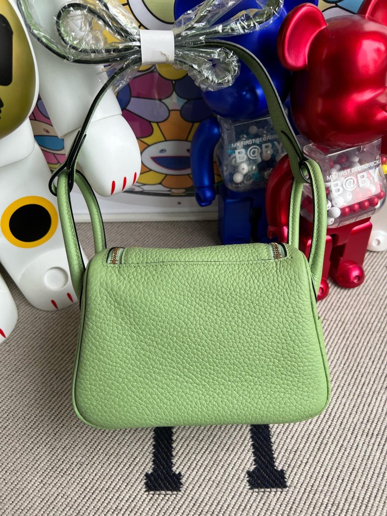 Hermès(爱马仕)Mini lindy 迷你琳迪包 Taurillon Clemence 3I 牛油果绿 金扣 顶级手缝-拉尔森鳄鱼皮具定制 - 爱马仕包包官网 Hermès(爱马仕)Mini lindy 迷你琳迪包 Taurillon Clemence 3I 牛油果绿 金扣 顶级手缝