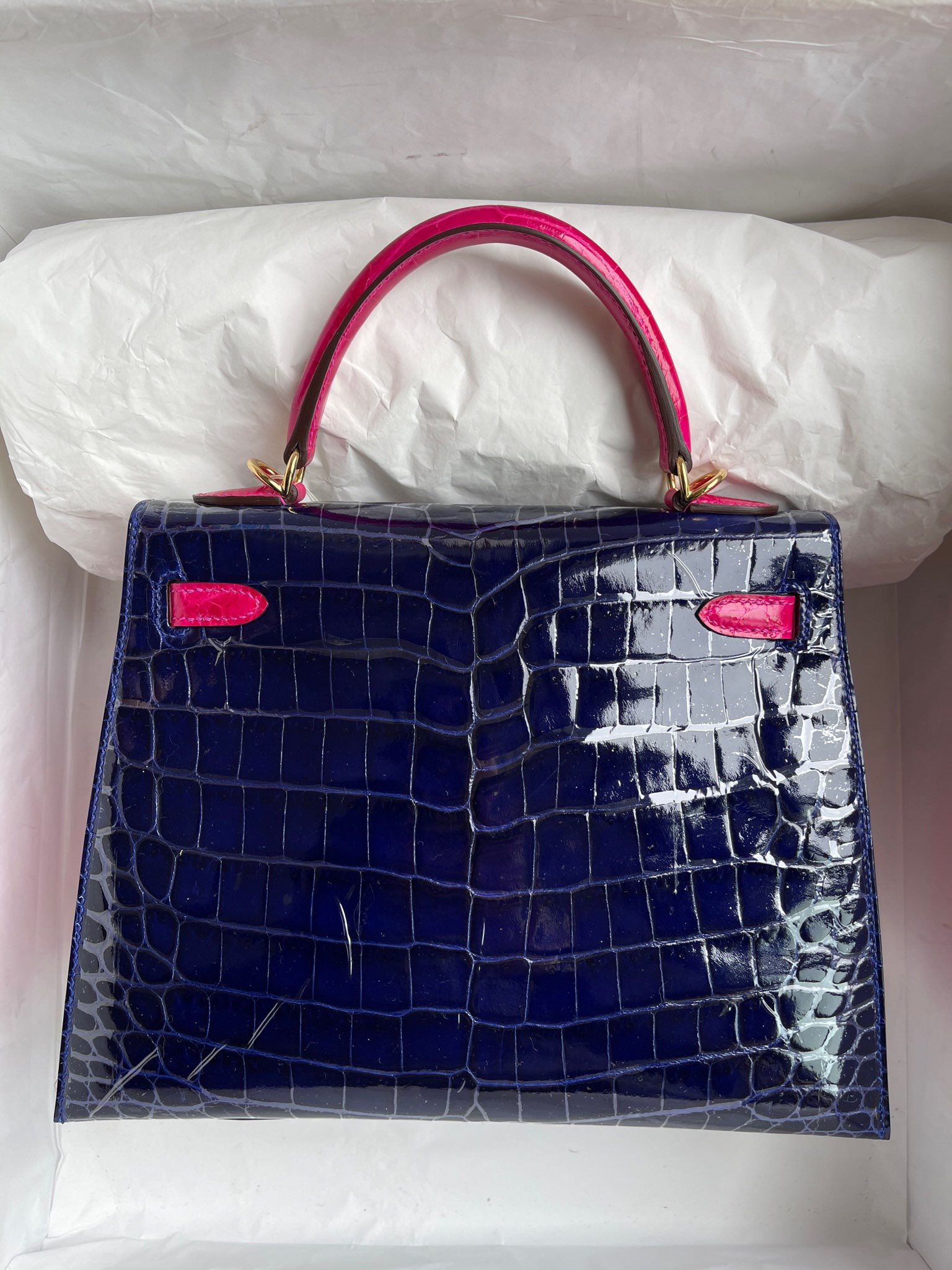 Hermès(爱马仕)kelly 凯莉包 Crocodile shiny 亮面鳄鱼 7T 电光蓝 拼 J5 天方夜谭粉紫 金扣 25cm 顶级手缝-拉尔森鳄鱼皮具定制 - 爱马仕包包官网 Hermès(爱马仕)kelly 凯莉包 Crocodile shiny 亮面鳄鱼 7T 电光蓝 拼 J5 天方夜谭粉紫 金扣 25cm 顶级手缝