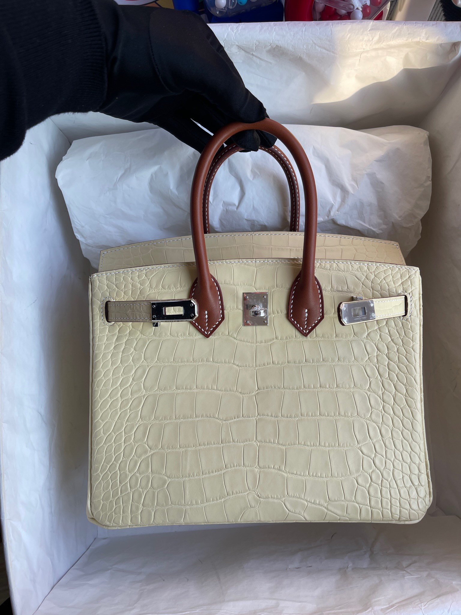 Hermès(爱马仕)Birkin 铂金包 Alligator matt 雾面鳄鱼 香草色拼马鞍皮金棕 银扣 顶级手缝 25cm-拉尔森鳄鱼皮具定制 - 爱马仕包包官网 Hermès(爱马仕)Birkin 铂金包 Alligator matt 雾面鳄鱼 香草色拼马鞍皮金棕 银扣 顶级手缝 25cm