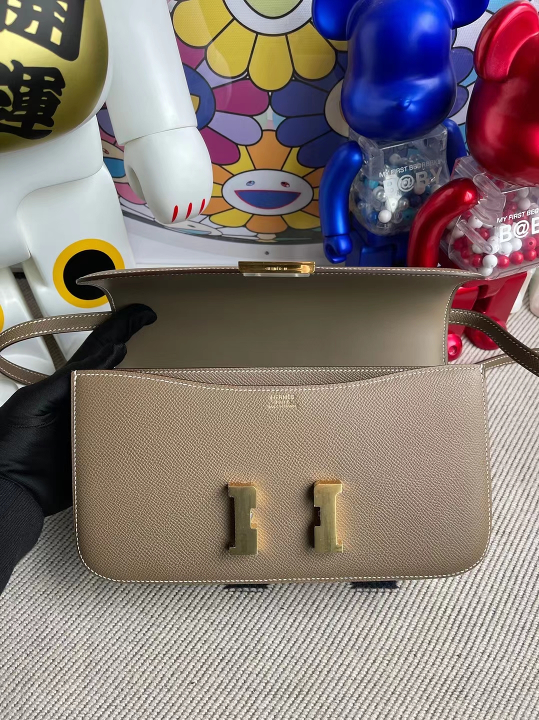 Hermès(爱马仕)Constance 空姐包 Elan Epsom Ck18 大象灰 金扣 26cm 顶级工艺 全手工缝制-拉尔森鳄鱼皮具定制 - 爱马仕包包官网 Hermès(爱马仕)Constance 空姐包 Elan Epsom Ck18 大象灰 金扣 26cm 顶级工艺 全手工缝制