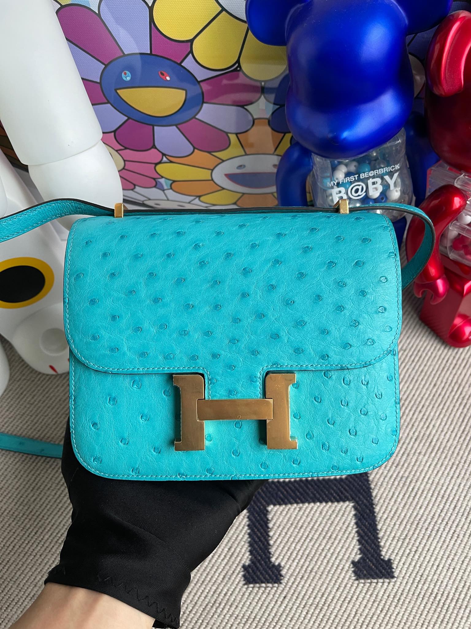 Hermès(爱马仕)Constance 康康 Ostrich kk鸵鸟 7F 孔雀蓝 金扣 18cm 顶级手缝-拉尔森鳄鱼皮具定制 - 爱马仕包包官网 Hermès(爱马仕)Constance 康康 Ostrich kk鸵鸟 7F 孔雀蓝 金扣 18cm 顶级手缝