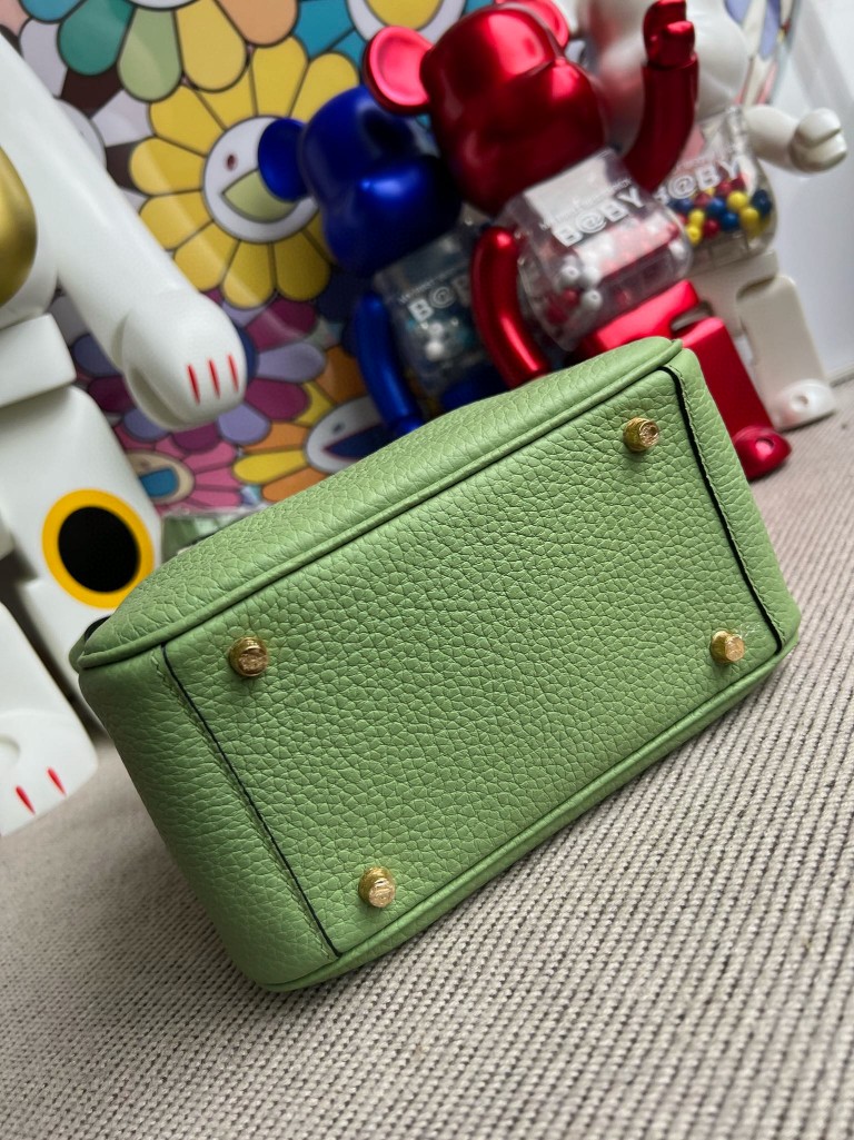 Hermès(爱马仕)Mini lindy 迷你琳迪包 Taurillon Clemence 3I 牛油果绿 金扣 顶级手缝-拉尔森鳄鱼皮具定制 - 爱马仕包包官网 Hermès(爱马仕)Mini lindy 迷你琳迪包 Taurillon Clemence 3I 牛油果绿 金扣 顶级手缝