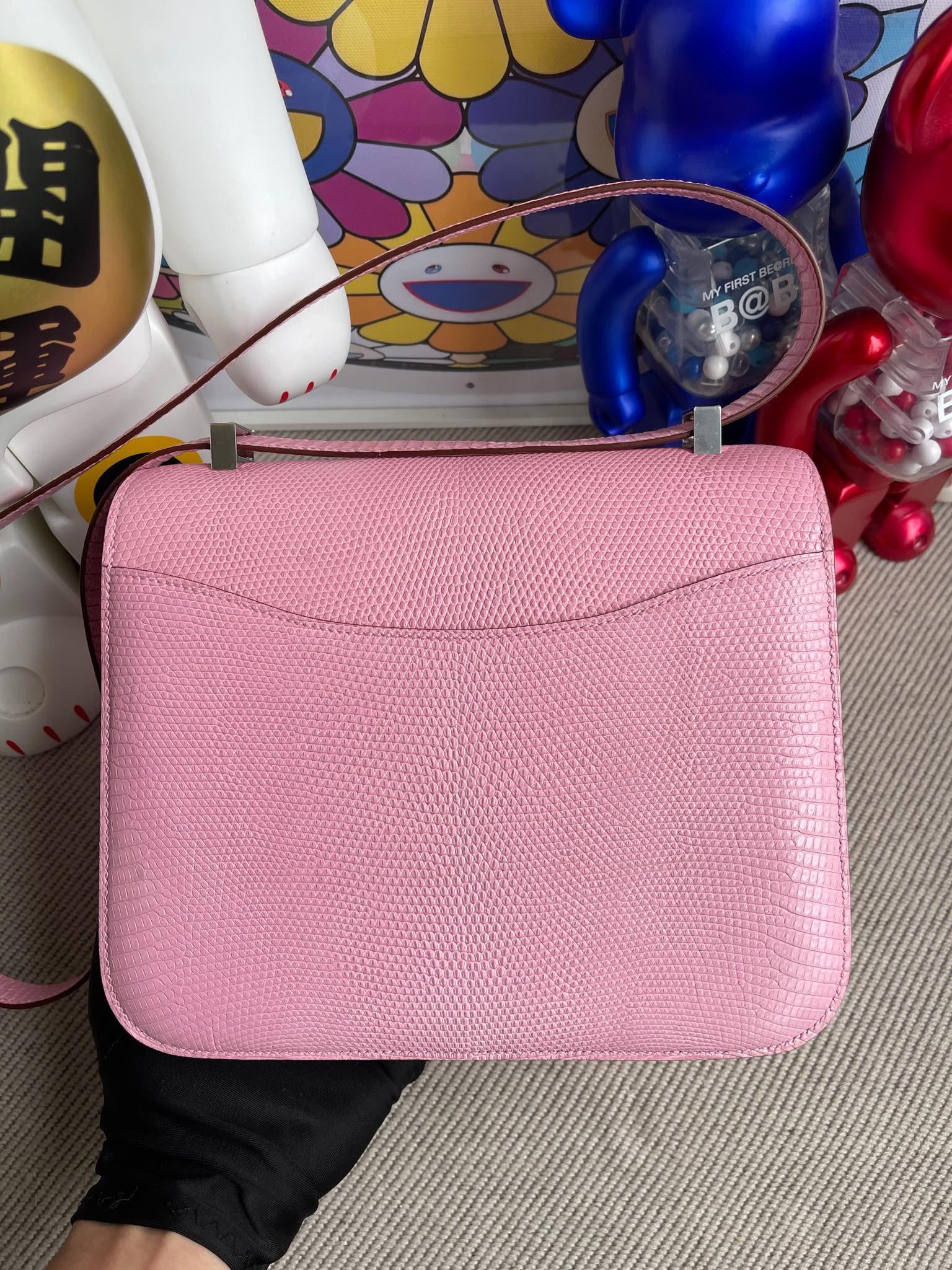 Hermès(爱马仕)Constance lizard 进口亮面蜥蜴 3Q粉 芭比粉 银扣 24cm 顶级手缝-拉尔森鳄鱼皮具定制 - 爱马仕包包官网 Hermès(爱马仕)Constance lizard 进口亮面蜥蜴 3Q粉 芭比粉 银扣 24cm 顶级手缝