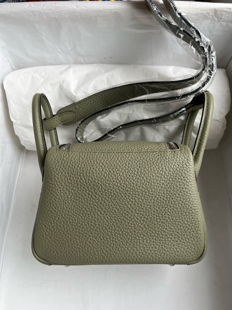 Hermès(爱马仕)Mini lindy 迷你琳迪包 Taurillon Clemence Q1 鼠尾绿 Sauge 银扣 顶级手缝-拉尔森鳄鱼皮具定制 - 爱马仕包包官网 Hermès(爱马仕)Mini lindy 迷你琳迪包 Taurillon Clemence Q1 鼠尾绿 Sauge 银扣 顶级手缝