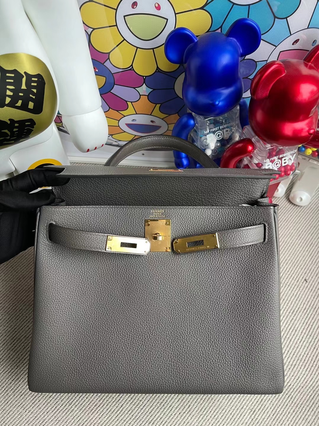 Hermès(爱马仕)Kelly 凯莉包 Togo 8F 锡器灰 金扣 28cm 顶级工艺 全手工缝制-拉尔森鳄鱼皮具定制 - 爱马仕包包官网 Hermès(爱马仕)Kelly 凯莉包 Togo 8F 锡器灰 金扣 28cm 顶级工艺 全手工缝制