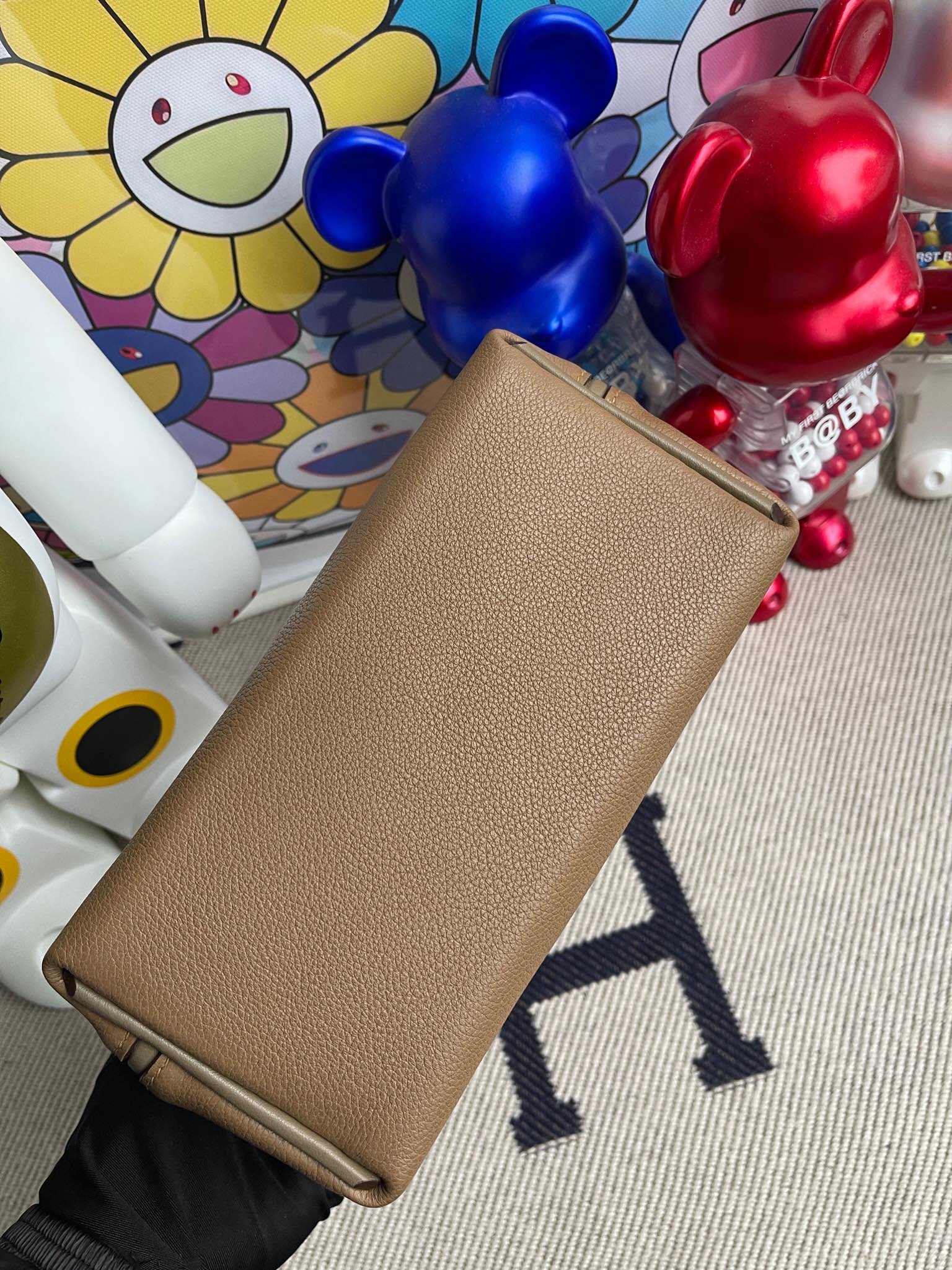 Hermès(爱马仕)Mini kelly 2424 evecolor D0 威玛犬米色 拼大象灰 银扣 顶级手缝-拉尔森鳄鱼皮具定制 - 爱马仕包包官网 Hermès(爱马仕)Mini kelly 2424 evecolor D0 威玛犬米色 拼大象灰 银扣 顶级手缝