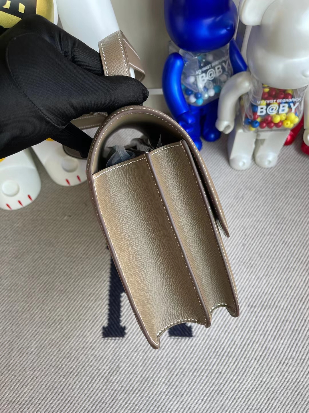 Hermès(爱马仕)Constance 空姐包 Ck18 大象灰 银扣 24cm 顶级工艺 全手工缝制-拉尔森鳄鱼皮具定制 - 爱马仕包包官网 Hermès(爱马仕)Constance 空姐包 Ck18 大象灰 银扣 24cm 顶级工艺 全手工缝制