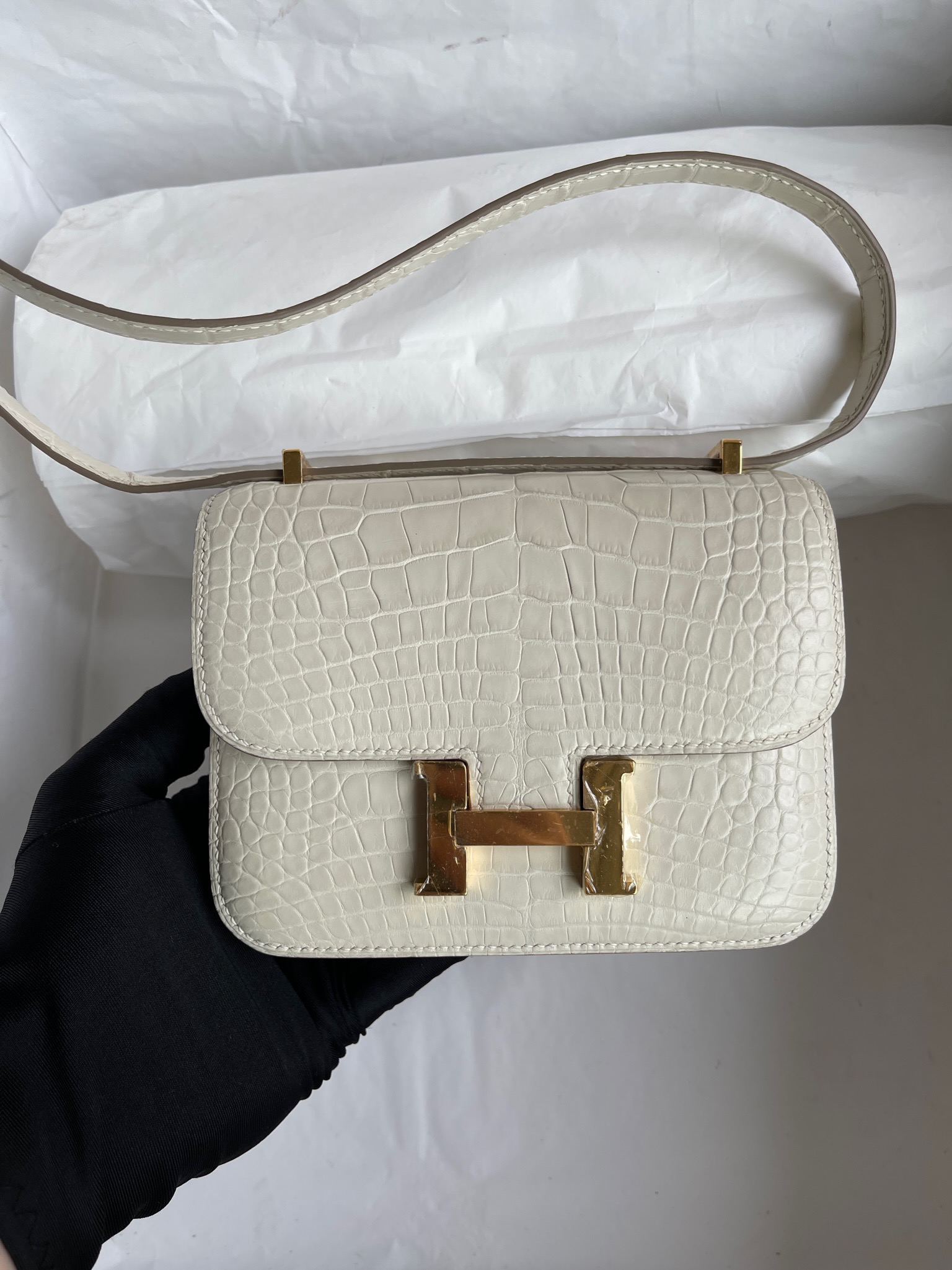 Hermès(爱马仕)Constance 14cm Alligator matt 雾面鳄鱼 8L 奶油白 beton 金扣 顶级手缝-拉尔森鳄鱼皮具定制 - 爱马仕包包官网 Hermès(爱马仕)Constance 14cm Alligator matt 雾面鳄鱼 8L 奶油白 beton 金扣 顶级手缝