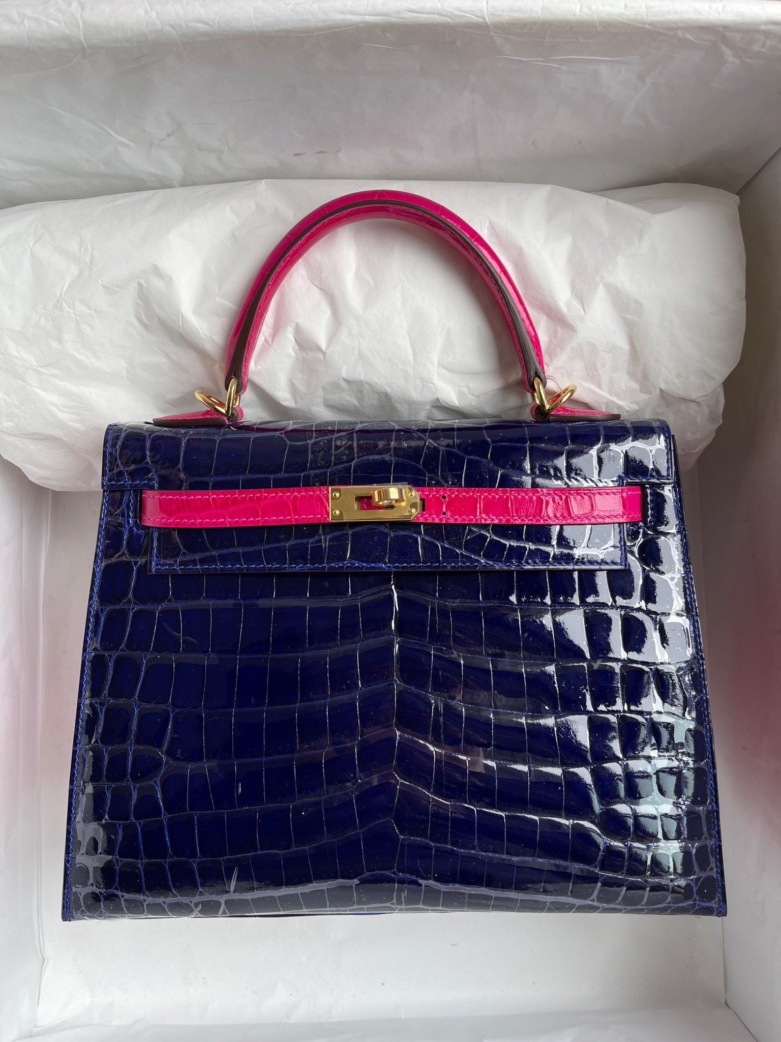 Hermès(爱马仕)kelly 凯莉包 Crocodile shiny 亮面鳄鱼 7T 电光蓝 拼 J5 天方夜谭粉紫 金扣 25cm 顶级手缝-拉尔森鳄鱼皮具定制 - 爱马仕包包官网 Hermès(爱马仕)kelly 凯莉包 Crocodile shiny 亮面鳄鱼 7T 电光蓝 拼 J5 天方夜谭粉紫 金扣 25cm 顶级手缝
