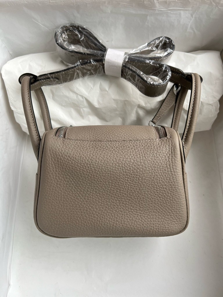 Hermès(爱马仕)Mini lindy 迷你琳迪包 Taurillon Clemence M8 沥青灰 gris ashpite 银扣 顶级手缝-拉尔森鳄鱼皮具定制 - 爱马仕包包官网 Hermès(爱马仕)Mini lindy 迷你琳迪包 Taurillon Clemence M8 沥青灰 gris ashpite 银扣 顶级手缝