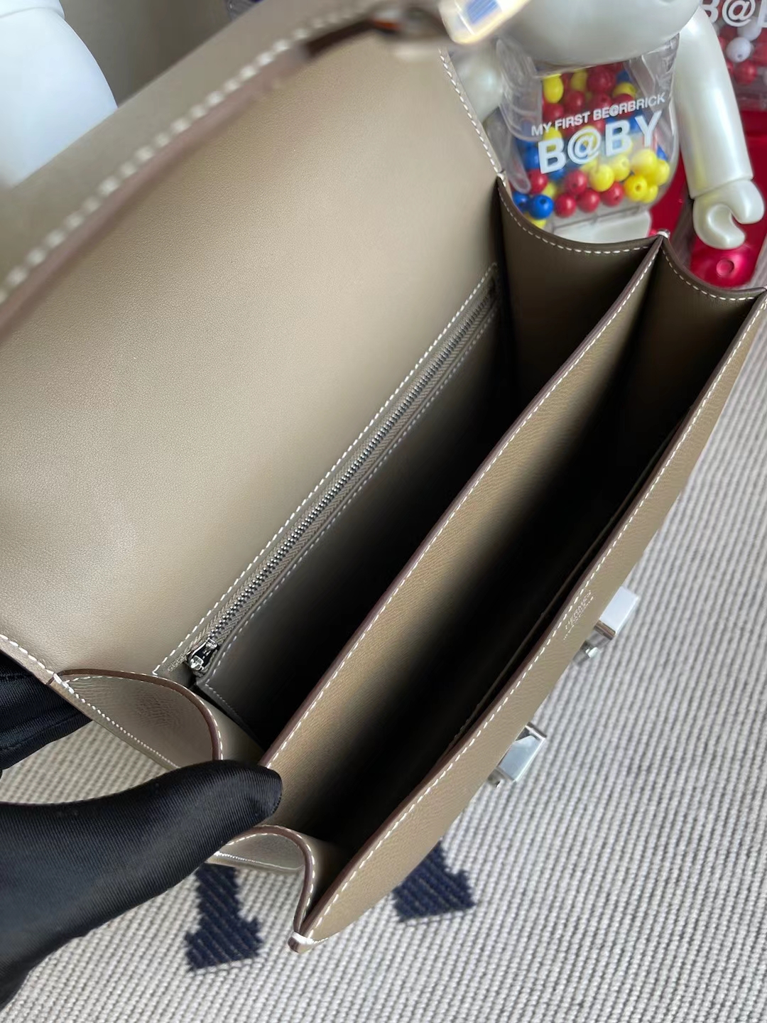 Hermès(爱马仕)Constance 空姐包 Ck18 大象灰 银扣 24cm 顶级工艺 全手工缝制-拉尔森鳄鱼皮具定制 - 爱马仕包包官网 Hermès(爱马仕)Constance 空姐包 Ck18 大象灰 银扣 24cm 顶级工艺 全手工缝制