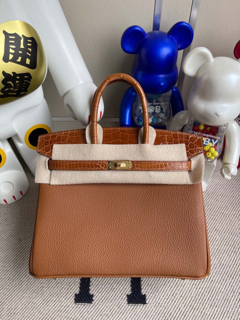 Hermès(爱马仕)Birkin Touch 系列 ck37 金棕色 拼 棕色 togo 拼 鳄鱼皮 金扣 25cm 顶级手缝-拉尔森鳄鱼皮具定制 - 爱马仕包包官网 Hermès(爱马仕)Birkin Touch 系列 ck37 金棕色 拼 棕色 togo 拼 鳄鱼皮 金扣 25cm 顶级手缝