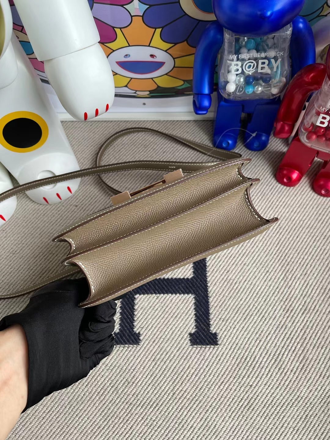 Hermès(爱马仕)Constance 空姐包 Epsom Ck18 大象灰 玫瑰金扣 19cm 顶级工艺 全手工缝制-拉尔森鳄鱼皮具定制 - 爱马仕包包官网 Hermès(爱马仕)Constance 空姐包 Epsom Ck18 大象灰 玫瑰金扣 19cm 顶级工艺 全手工缝制