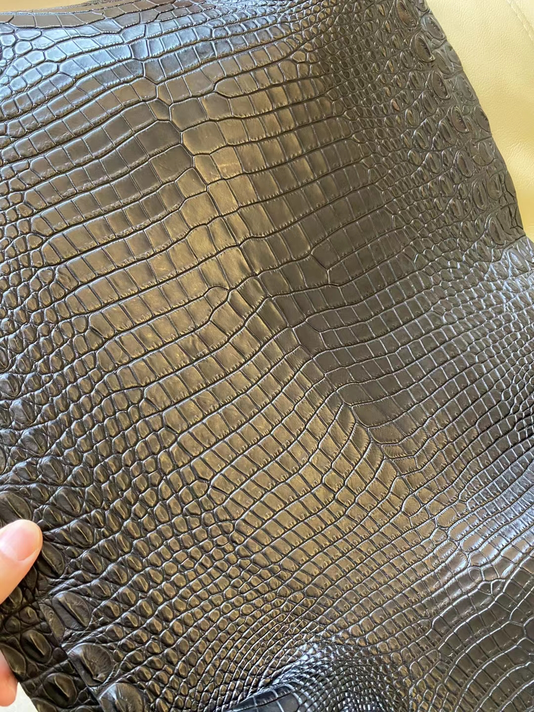 Hermès（爱马仕）新到皮 雾面 倒v 澳洲湾鳄 Ck89 黑色 Matte Porosus Crocodile