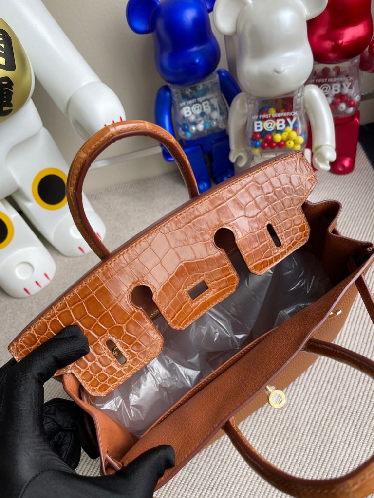 Hermès(爱马仕)Birkin Touch 系列 ck37 金棕色 拼 棕色 togo 拼 鳄鱼皮 金扣 25cm 顶级手缝-拉尔森鳄鱼皮具定制 - 爱马仕包包官网 Hermès(爱马仕)Birkin Touch 系列 ck37 金棕色 拼 棕色 togo 拼 鳄鱼皮 金扣 25cm 顶级手缝