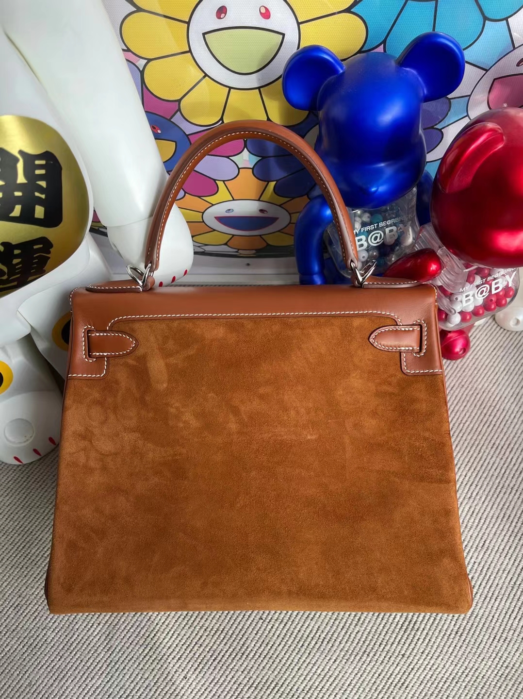 Hermès(爱马仕)Kelly 凯莉包 麂皮 拼 平纹马鞍皮 Ck37 金棕色 银扣 28cm 顶级工艺 全手工缝制-拉尔森鳄鱼皮具定制 - 爱马仕包包官网 Hermès(爱马仕)Kelly 凯莉包 麂皮 拼 平纹马鞍皮 Ck37 金棕色 银扣 28cm 顶级工艺 全手工缝制