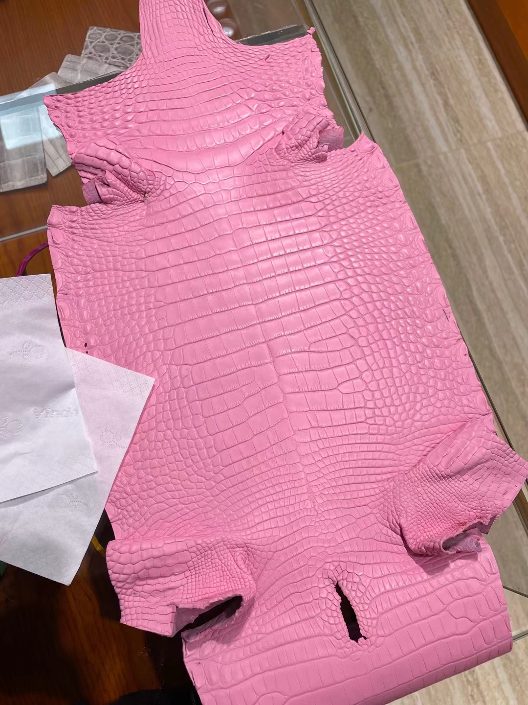 Hermès(爱马仕)新到皮 雾面美洲鳄鱼 5P 樱花粉-拉尔森鳄鱼皮具定制 - 爱马仕包包官网 Hermès(爱马仕)新到皮 雾面美洲鳄鱼 5P 樱花粉