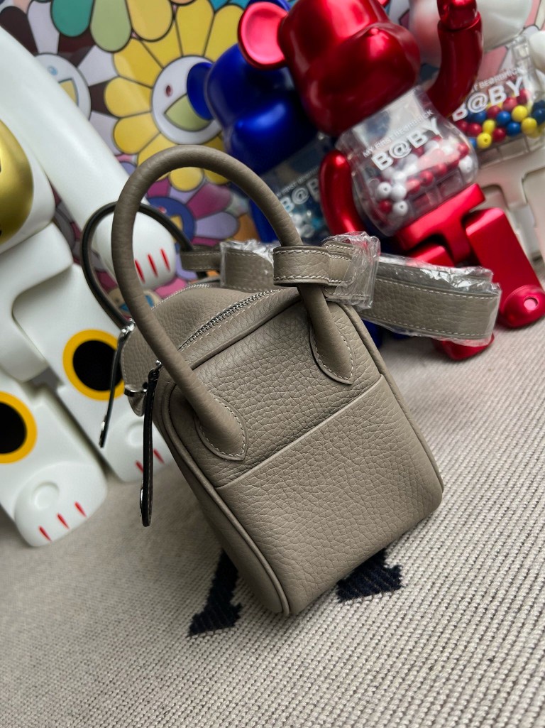 Hermès(爱马仕)Mini lindy 迷你琳迪包 Taurillon Clemence M8 沥青灰 gris ashpite 银扣 顶级手缝-拉尔森鳄鱼皮具定制 - 爱马仕包包官网 Hermès(爱马仕)Mini lindy 迷你琳迪包 Taurillon Clemence M8 沥青灰 gris ashpite 银扣 顶级手缝