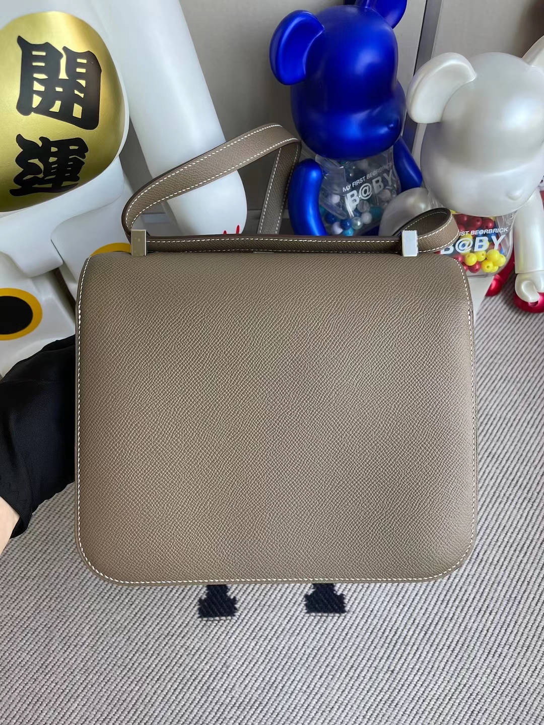 Hermès(爱马仕)Constance 空姐包 Ck18 大象灰 银扣 24cm 顶级工艺 全手工缝制-拉尔森鳄鱼皮具定制 - 爱马仕包包官网 Hermès(爱马仕)Constance 空姐包 Ck18 大象灰 银扣 24cm 顶级工艺 全手工缝制