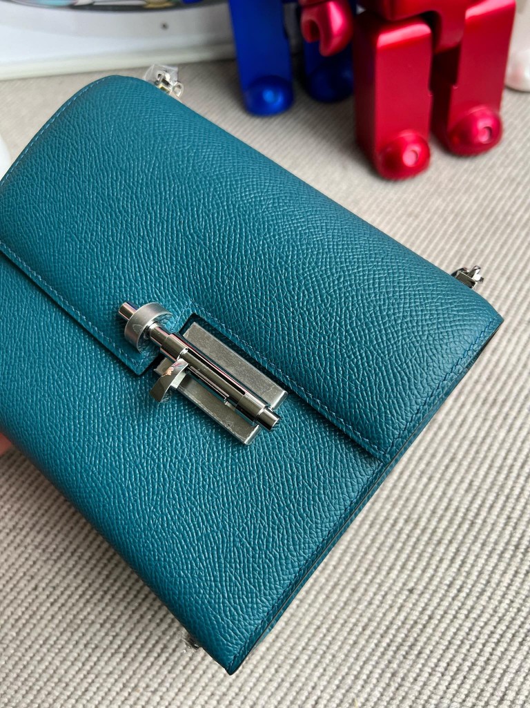 Hermès(爱马仕)Verrou 机枪包 Epsom 原厂掌纹皮 W0 博斯普鲁斯绿 银扣 17cm 顶级手缝-拉尔森鳄鱼皮具定制 - 爱马仕包包官网 Hermès(爱马仕)Verrou 机枪包 Epsom 原厂掌纹皮 W0 博斯普鲁斯绿 银扣 17cm 顶级手缝
