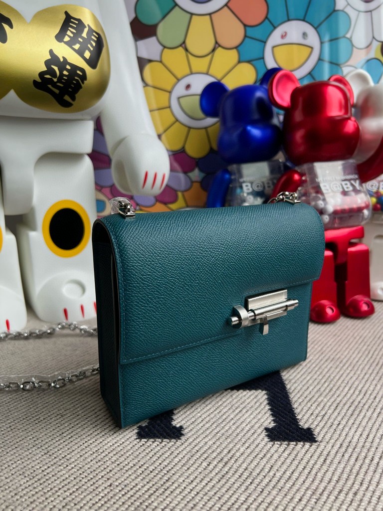 Hermès(爱马仕)Verrou 机枪包 Epsom 原厂掌纹皮 W0 博斯普鲁斯绿 银扣 17cm 顶级手缝-拉尔森鳄鱼皮具定制 - 爱马仕包包官网 Hermès(爱马仕)Verrou 机枪包 Epsom 原厂掌纹皮 W0 博斯普鲁斯绿 银扣 17cm 顶级手缝