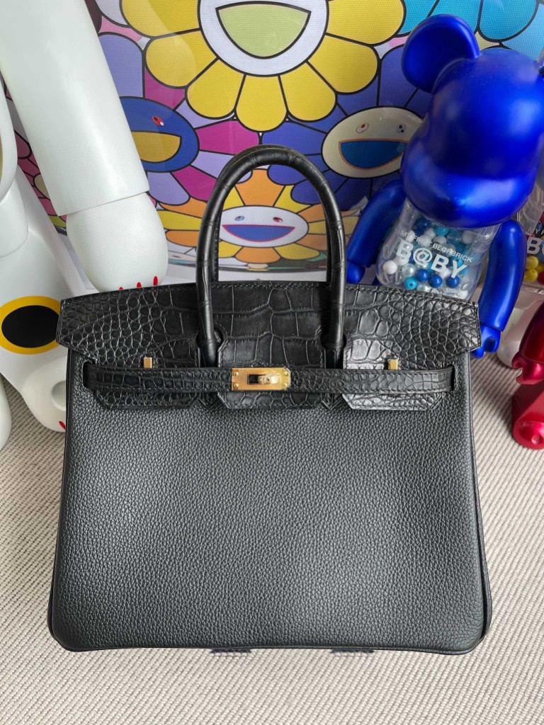 Hermès(爱马仕)Birkin Touch 系列 黑色雾面方块鳄鱼 金扣 25cm 顶级手缝-拉尔森鳄鱼皮具定制 - 爱马仕包包官网 Hermès(爱马仕)Birkin Touch 系列 黑色雾面方块鳄鱼 金扣 25cm 顶级手缝