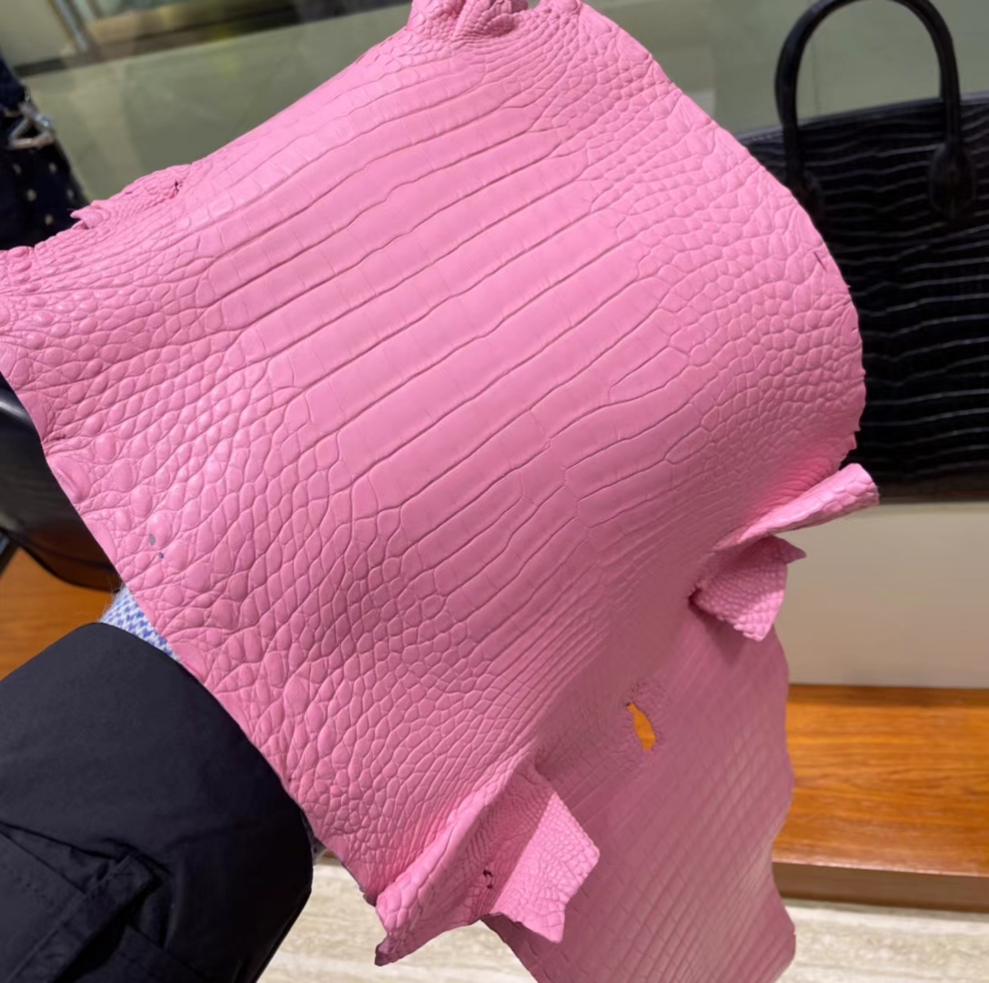 Hermès(爱马仕)新到皮 雾面美洲鳄鱼 5P 樱花粉-拉尔森鳄鱼皮具定制 - 爱马仕包包官网 Hermès(爱马仕)新到皮 雾面美洲鳄鱼 5P 樱花粉