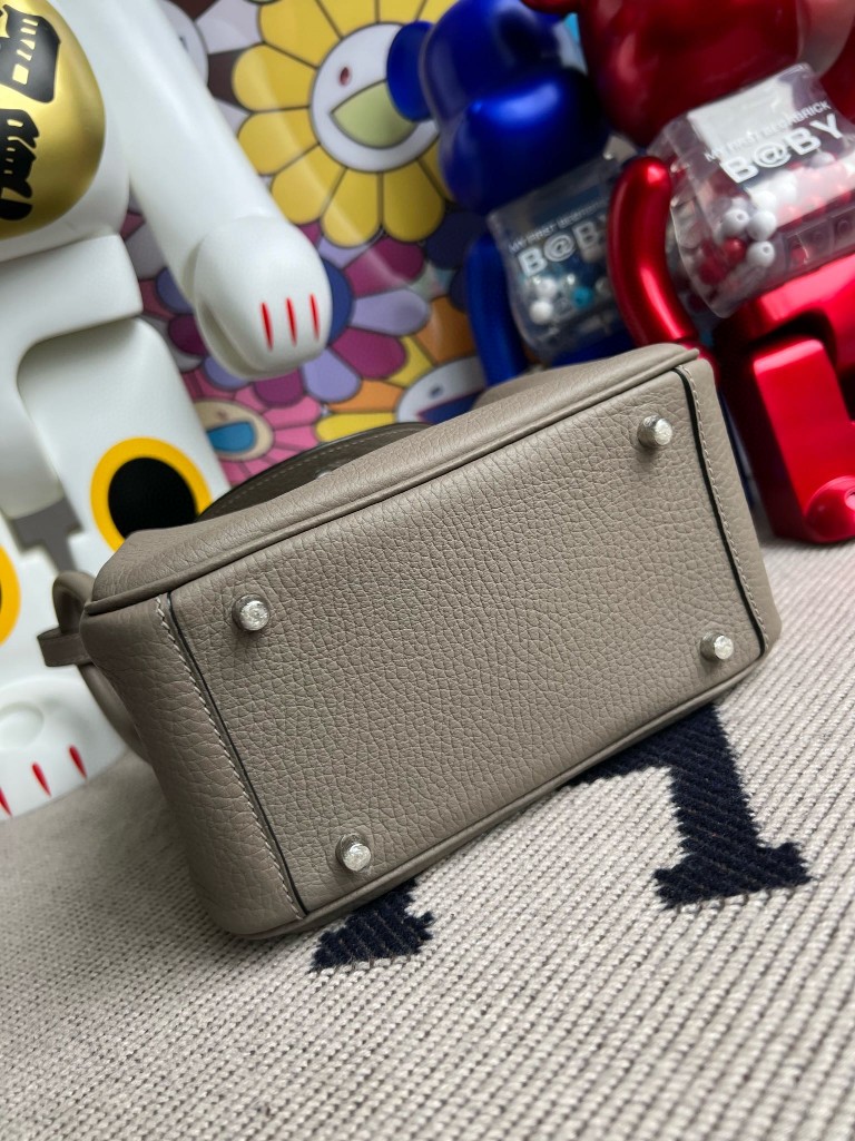 Hermès(爱马仕)Mini lindy 迷你琳迪包 Taurillon Clemence M8 沥青灰 gris ashpite 银扣 顶级手缝-拉尔森鳄鱼皮具定制 - 爱马仕包包官网 Hermès(爱马仕)Mini lindy 迷你琳迪包 Taurillon Clemence M8 沥青灰 gris ashpite 银扣 顶级手缝