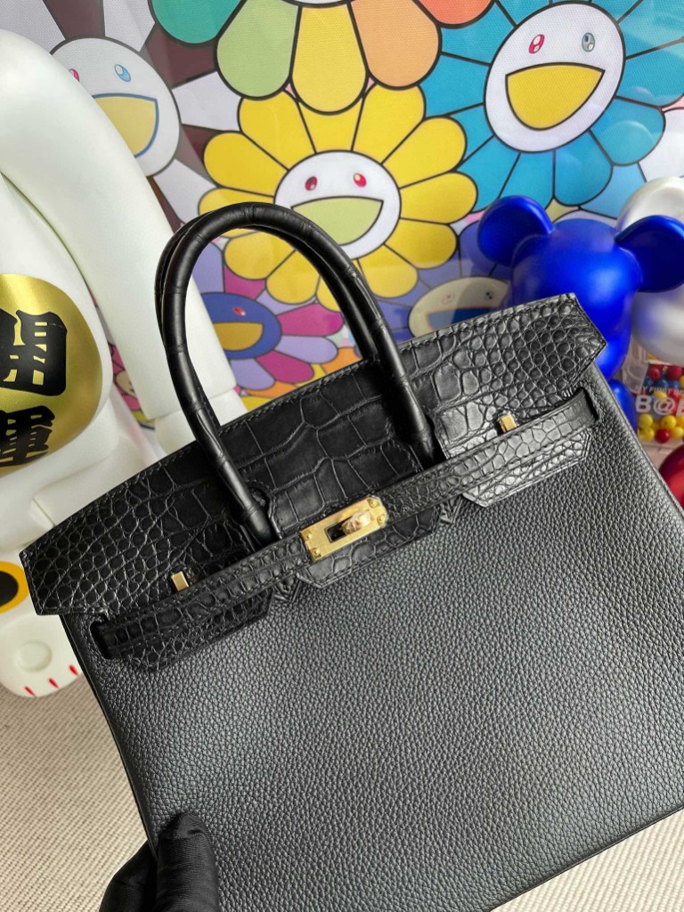 Hermès(爱马仕)Birkin Touch 系列 黑色雾面方块鳄鱼 金扣 25cm 顶级手缝-拉尔森鳄鱼皮具定制 - 爱马仕包包官网 Hermès(爱马仕)Birkin Touch 系列 黑色雾面方块鳄鱼 金扣 25cm 顶级手缝