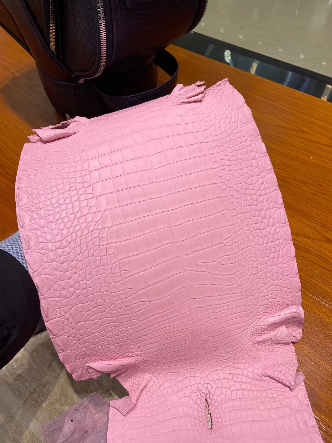 Hermès（爱马仕）新到皮 雾面美洲鳄鱼 3Q 嫩粉色