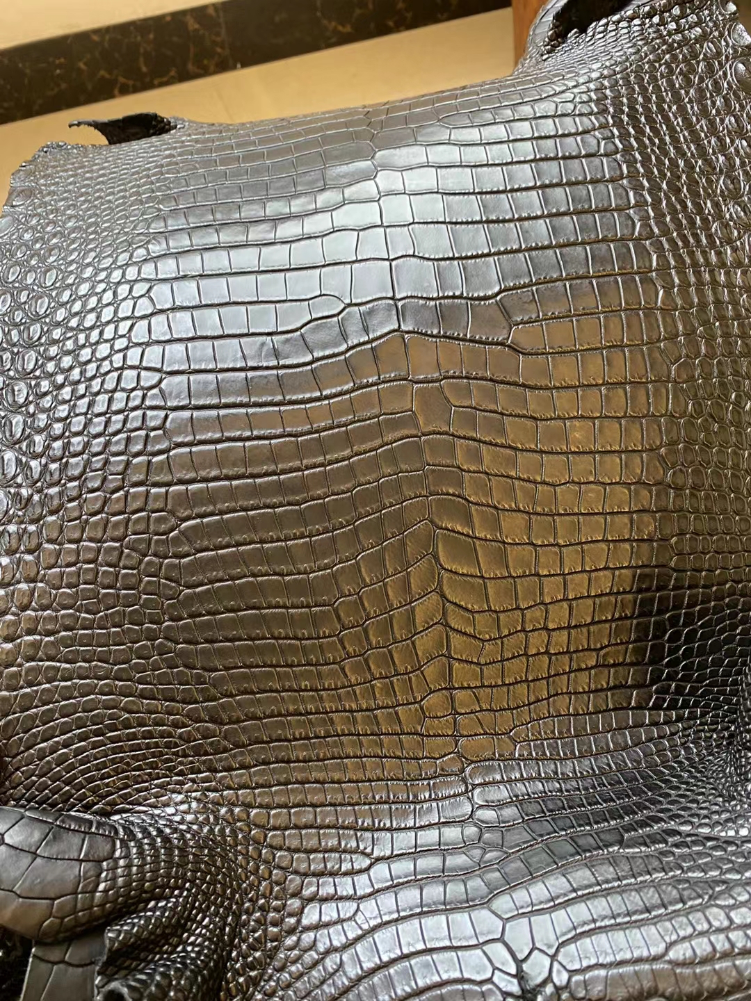 Hermès（爱马仕）新到皮 雾面 倒v 澳洲湾鳄 Ck89 黑色 Matte Porosus Crocodile