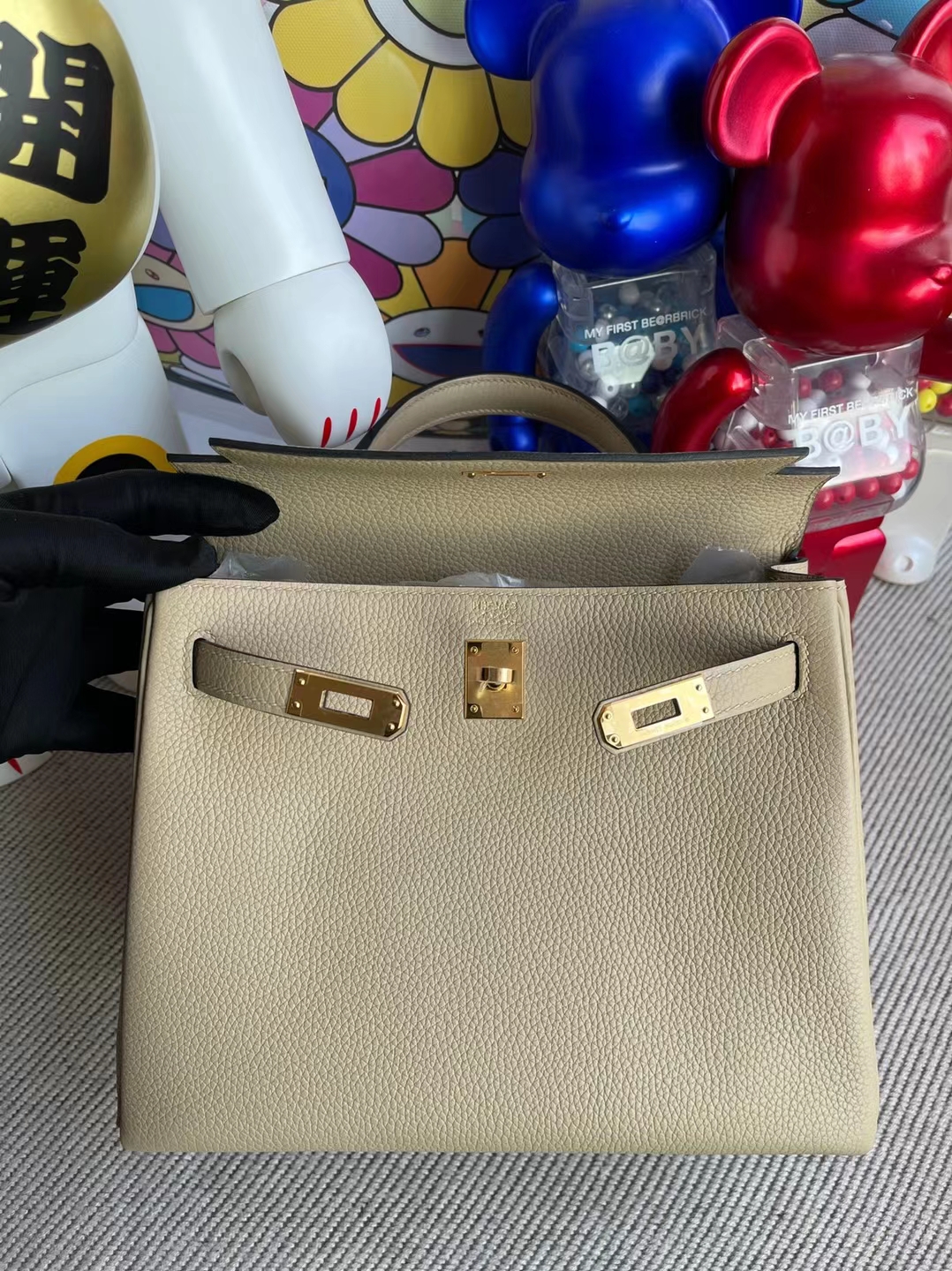 Hermès(爱马仕)Kelly 凯莉包 Togo S2 风衣灰 金扣 28cm 顶级工艺 全手工缝制-拉尔森鳄鱼皮具定制 - 爱马仕包包官网 Hermès(爱马仕)Kelly 凯莉包 Togo S2 风衣灰 金扣 28cm 顶级工艺 全手工缝制