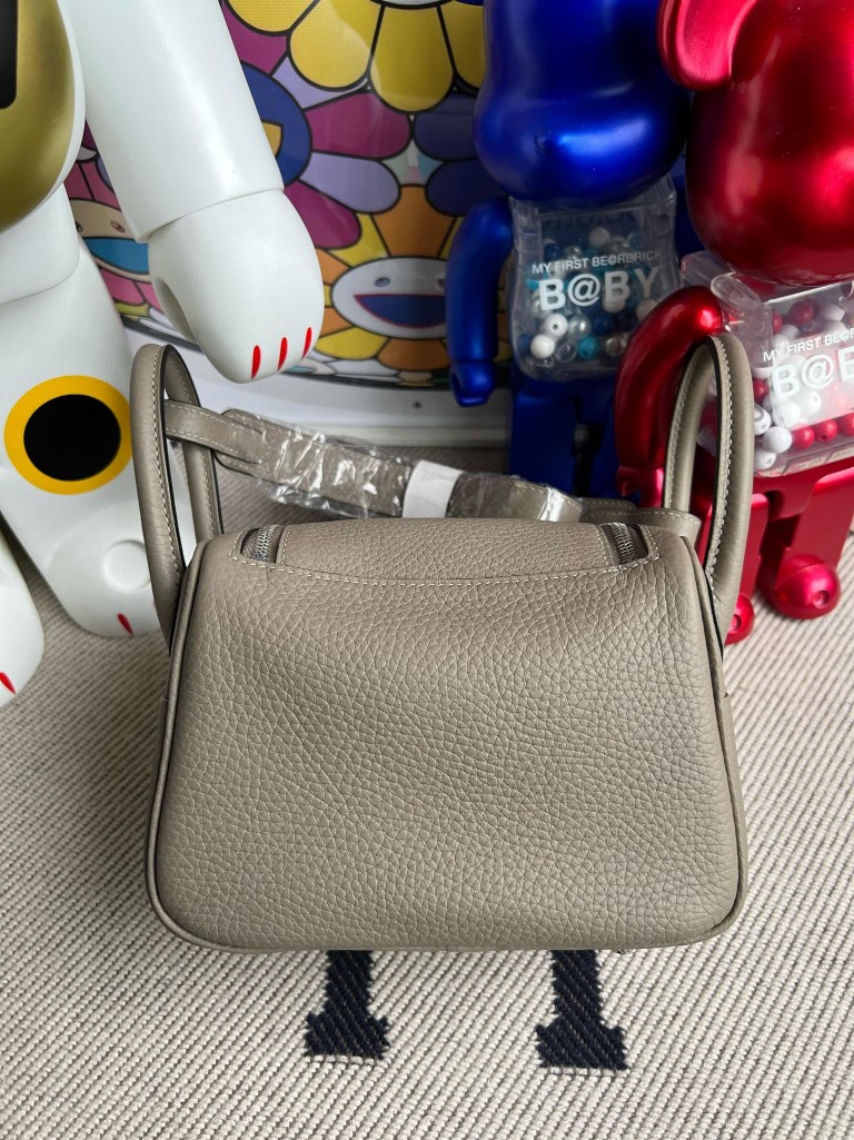 Hermès(爱马仕)Mini lindy 迷你琳迪包 Taurillon Clemence M8 沥青灰 gris ashpite 银扣 顶级手缝-拉尔森鳄鱼皮具定制 - 爱马仕包包官网 Hermès(爱马仕)Mini lindy 迷你琳迪包 Taurillon Clemence M8 沥青灰 gris ashpite 银扣 顶级手缝