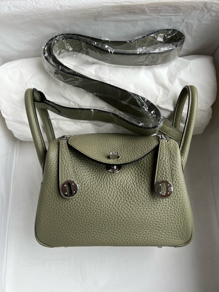 Hermès(爱马仕)Mini lindy 迷你琳迪包 Taurillon Clemence Q1 鼠尾绿 Sauge 银扣 顶级手缝-拉尔森鳄鱼皮具定制 - 爱马仕包包官网 Hermès(爱马仕)Mini lindy 迷你琳迪包 Taurillon Clemence Q1 鼠尾绿 Sauge 银扣 顶级手缝