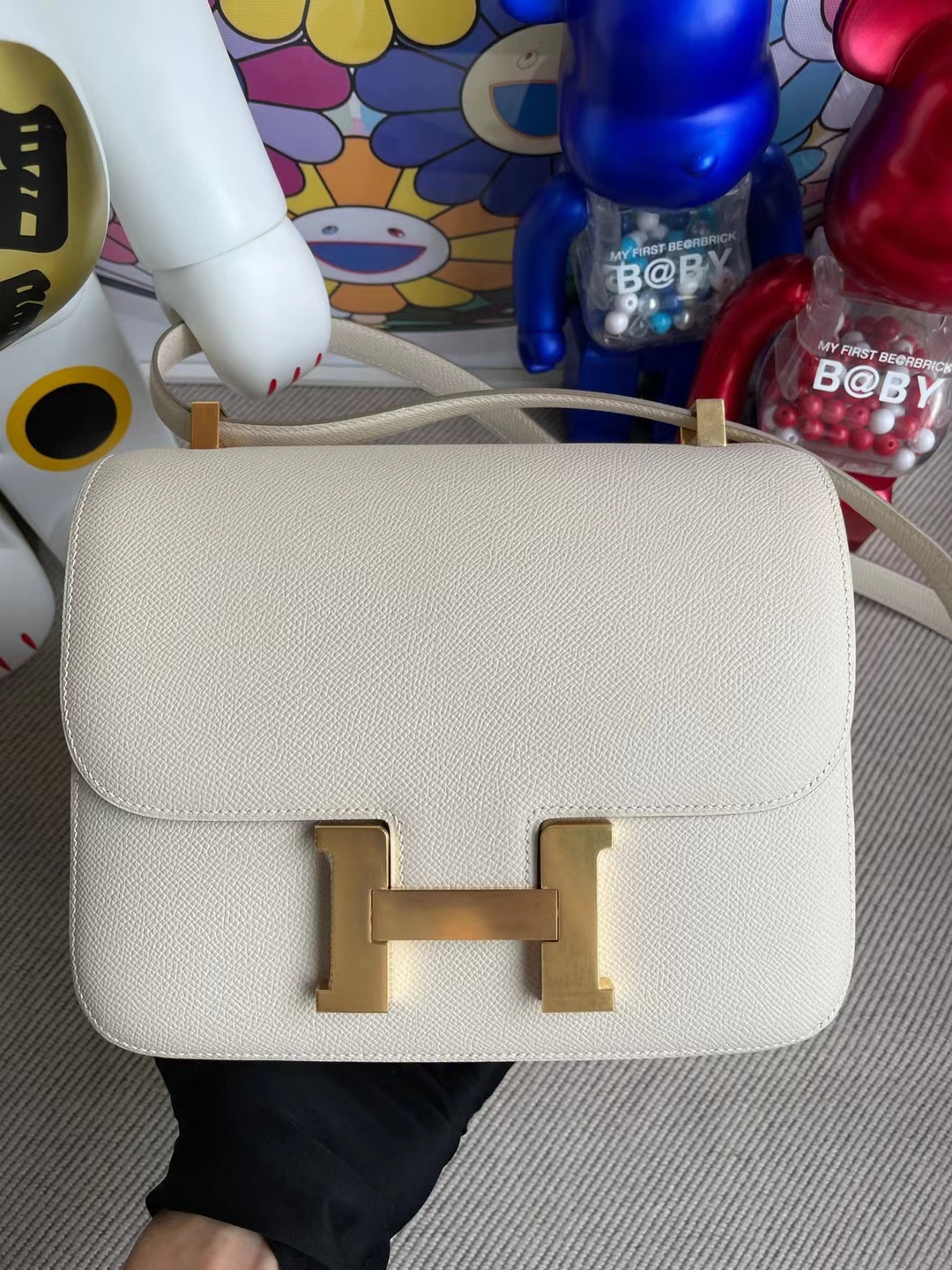 Hermès(爱马仕)Constance 空姐包 Ck10 奶昔白 金扣 24cm 顶级工艺 全手工缝制-拉尔森鳄鱼皮具定制 - 爱马仕包包官网 Hermès(爱马仕)Constance 空姐包 Ck10 奶昔白 金扣 24cm 顶级工艺 全手工缝制