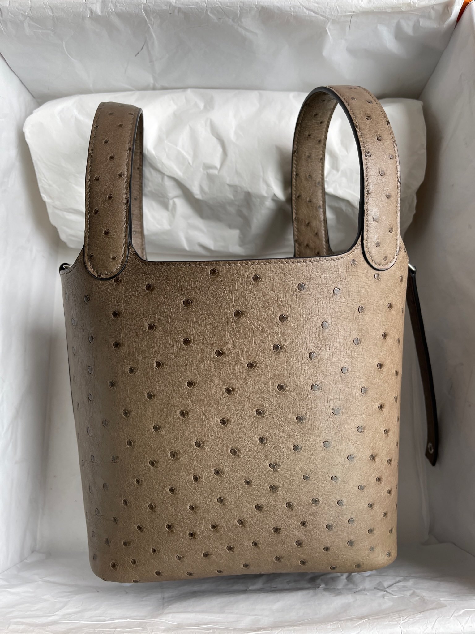 Hermès(爱马仕)Picotin 菜篮子 Ostrich kk 鸵鸟 大象灰 银扣 18cm 顶级手缝 现货-拉尔森鳄鱼皮具定制 - 爱马仕包包官网 Hermès(爱马仕)Picotin 菜篮子 Ostrich kk 鸵鸟 大象灰 银扣 18cm 顶级手缝 现货