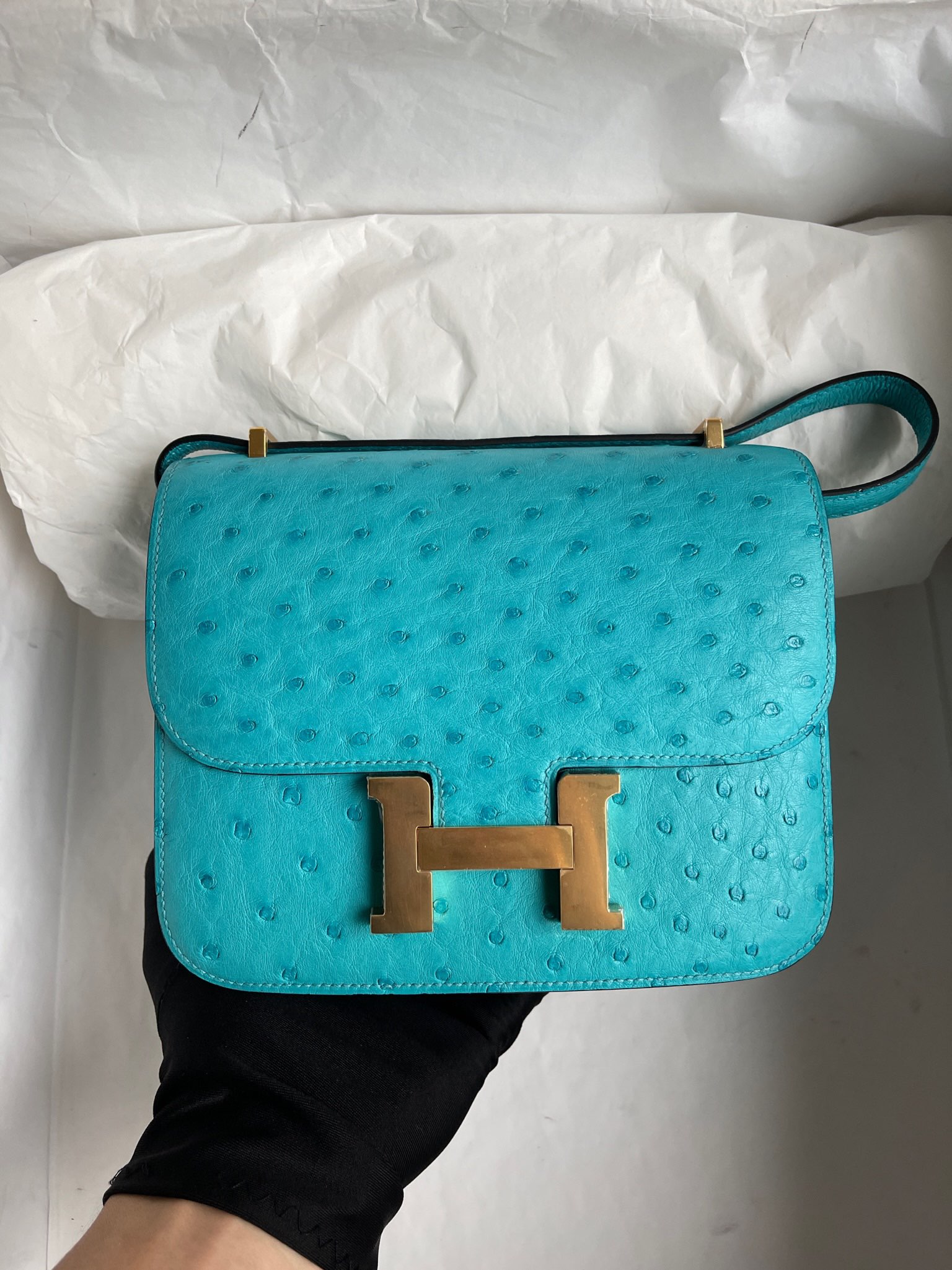 Hermès(爱马仕)Constance 康康 Ostrich kk鸵鸟 7F 孔雀蓝 金扣 18cm 顶级手缝-拉尔森鳄鱼皮具定制 - 爱马仕包包官网 Hermès(爱马仕)Constance 康康 Ostrich kk鸵鸟 7F 孔雀蓝 金扣 18cm 顶级手缝