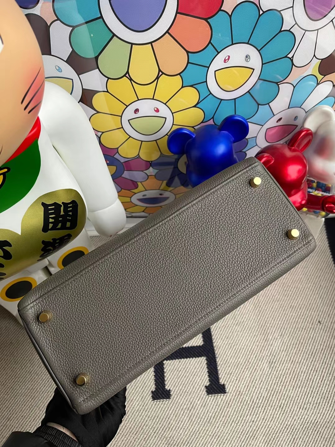 Hermès(爱马仕)Kelly 凯莉包 Togo 8F 锡器灰 金扣 28cm 顶级工艺 全手工缝制-拉尔森鳄鱼皮具定制 - 爱马仕包包官网 Hermès(爱马仕)Kelly 凯莉包 Togo 8F 锡器灰 金扣 28cm 顶级工艺 全手工缝制