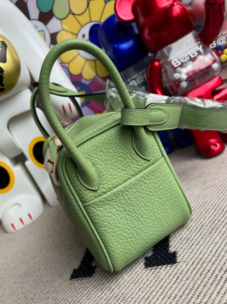 Hermès(爱马仕)Mini lindy 迷你琳迪包 Taurillon Clemence 3I 牛油果绿 金扣 顶级手缝-拉尔森鳄鱼皮具定制 - 爱马仕包包官网 Hermès(爱马仕)Mini lindy 迷你琳迪包 Taurillon Clemence 3I 牛油果绿 金扣 顶级手缝