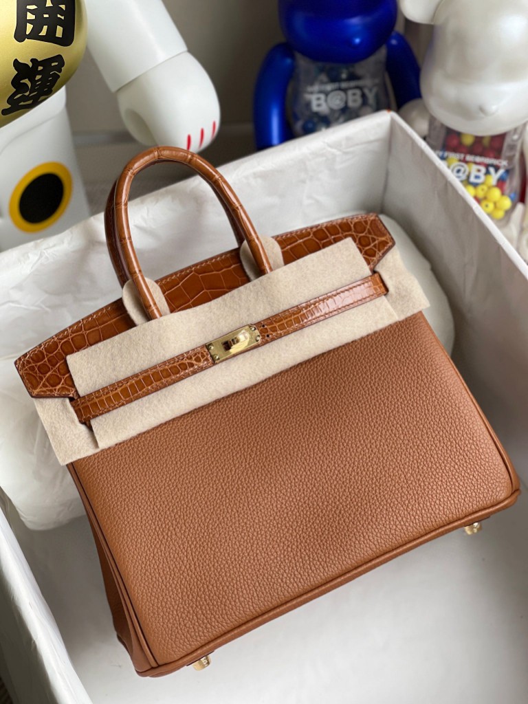 Hermès(爱马仕)Birkin Touch 系列 ck37 金棕色 拼 棕色 togo 拼 鳄鱼皮 金扣 25cm 顶级手缝-拉尔森鳄鱼皮具定制 - 爱马仕包包官网 Hermès(爱马仕)Birkin Touch 系列 ck37 金棕色 拼 棕色 togo 拼 鳄鱼皮 金扣 25cm 顶级手缝