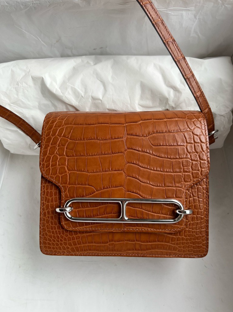 Hermès(爱马仕)Roulis 猪鼻子 Alligator matt 雾面鳄鱼 棕色 gold 银扣 18cm 顶级手缝-拉尔森鳄鱼皮具定制 - 爱马仕包包官网 Hermès(爱马仕)Roulis 猪鼻子 Alligator matt 雾面鳄鱼 棕色 gold 银扣 18cm 顶级手缝