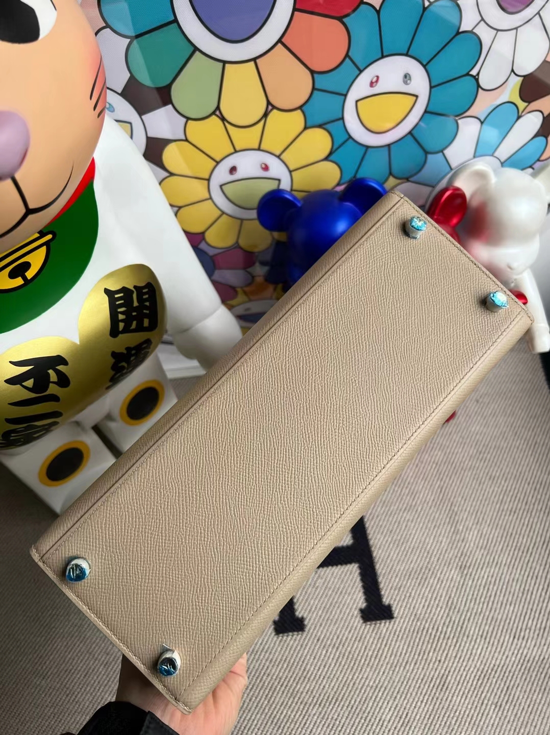 Hermès(爱马仕)Kelly 凯莉包 Epsom S2 风衣灰 金扣 28cm 顶级工艺 全手工缝制-拉尔森鳄鱼皮具定制 - 爱马仕包包官网 Hermès(爱马仕)Kelly 凯莉包 Epsom S2 风衣灰 金扣 28cm 顶级工艺 全手工缝制