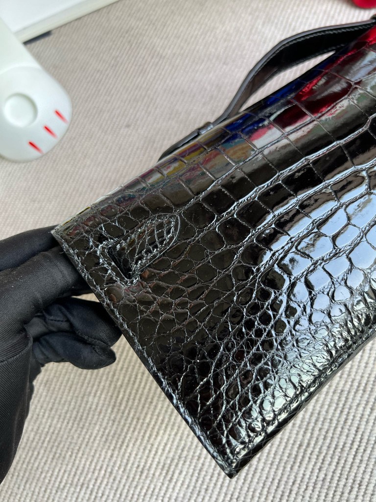 Hermès(爱马仕)Kelly cut Porosus shiny 亮面鳄鱼 ck89 黑色 Noir 金扣 31cm 顶级手缝 手拿包 晚宴包-拉尔森鳄鱼皮具定制 - 爱马仕包包官网 Hermès(爱马仕)Kelly cut Porosus shiny 亮面鳄鱼 ck89 黑色 Noir 金扣 31cm 顶级手缝 手拿包 晚宴包