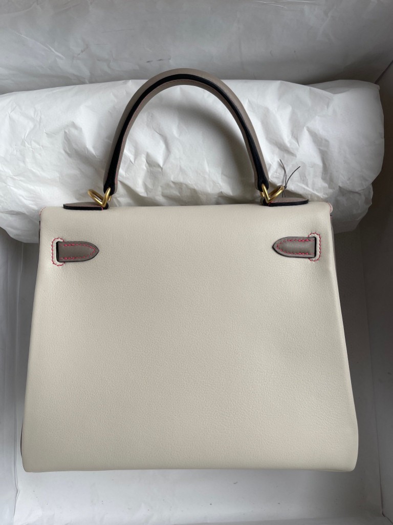 Hermès(爱马仕)Kelly 凯莉包 Swift ck10 奶昔白 拼 M8 沥青灰 磨砂金扣 撞色线 25cm 马蹄印 顶级手缝-拉尔森鳄鱼皮具定制 - 爱马仕包包官网 Hermès(爱马仕)Kelly 凯莉包 Swift ck10 奶昔白 拼 M8 沥青灰 磨砂金扣 撞色线 25cm 马蹄印 顶级手缝