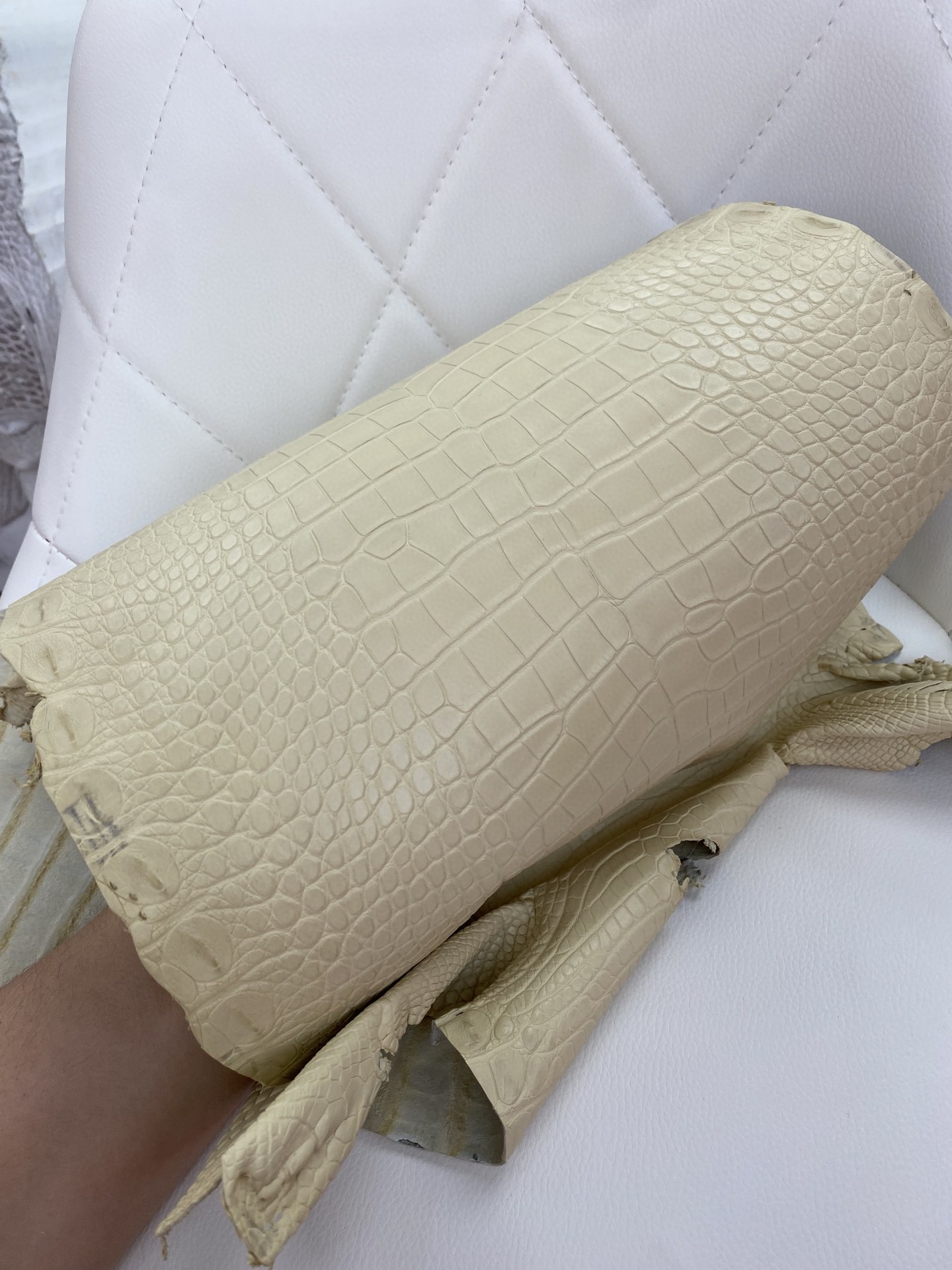Hermès(爱马仕)新到鳄鱼 Alligator matt 雾面鳄鱼 Y1 香草色-拉尔森鳄鱼皮具定制 - 爱马仕包包官网 Hermès(爱马仕)新到鳄鱼 Alligator matt 雾面鳄鱼 Y1 香草色