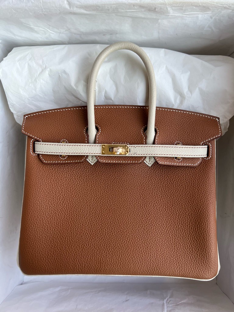 Hermès(爱马仕)Birkin 铂金包 原厂小牛皮 togo ck37 金棕色 Gold 拼 奶昔白 金扣 马蹄印 25cm 顶级手缝-拉尔森鳄鱼皮具定制 - 爱马仕包包官网 Hermès(爱马仕)Birkin 铂金包 原厂小牛皮 togo ck37 金棕色 Gold 拼 奶昔白 金扣 马蹄印 25cm 顶级手缝