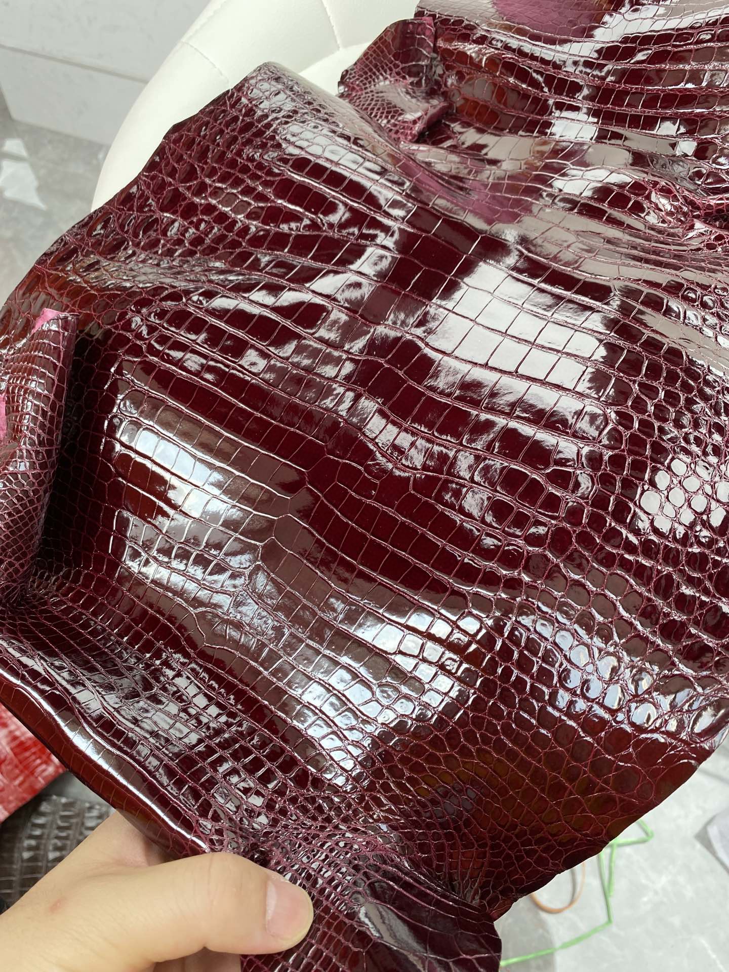 Hermès(爱马仕)新到鳄鱼 Porosus shiny 亮面澳洲湾鳄 ck57 波尔多酒红 Bordeaux-拉尔森鳄鱼皮具定制 - 爱马仕包包官网 Hermès(爱马仕)新到鳄鱼 Porosus shiny 亮面澳洲湾鳄 ck57 波尔多酒红 Bordeaux