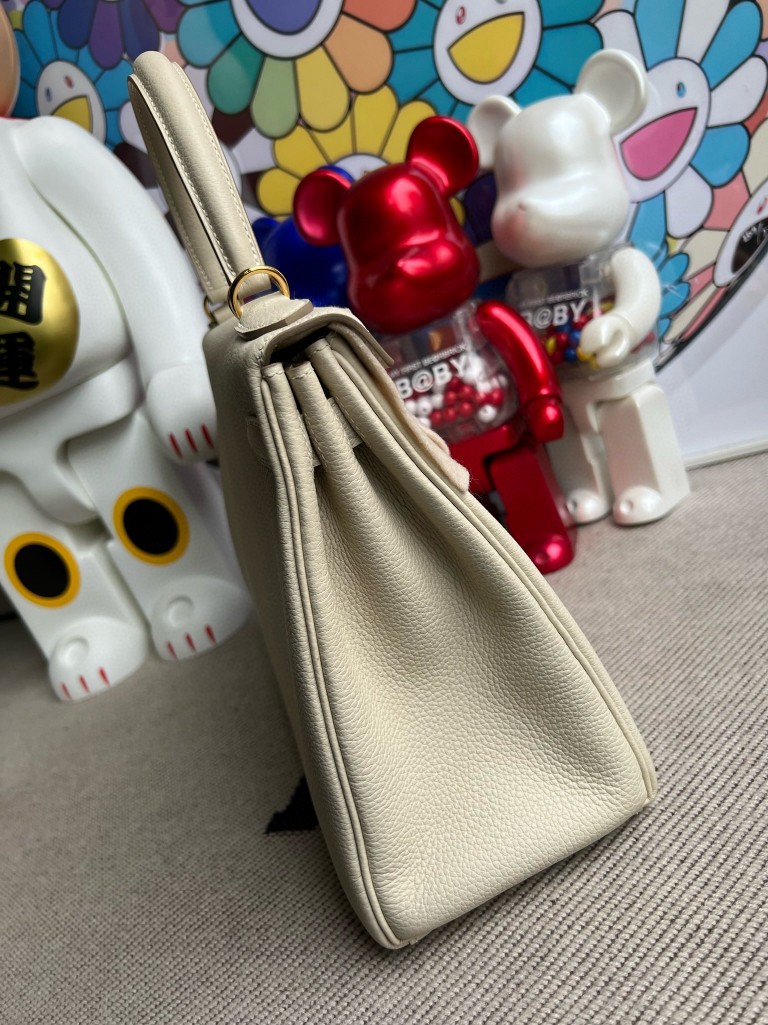 Hermès(爱马仕)Kelly 凯莉包 原厂小牛皮 togo ck10 奶昔白 Craie 金扣 28cm 顶级手缝-拉尔森鳄鱼皮具定制 - 爱马仕包包官网 Hermès(爱马仕)Kelly 凯莉包 原厂小牛皮 togo ck10 奶昔白 Craie 金扣 28cm 顶级手缝