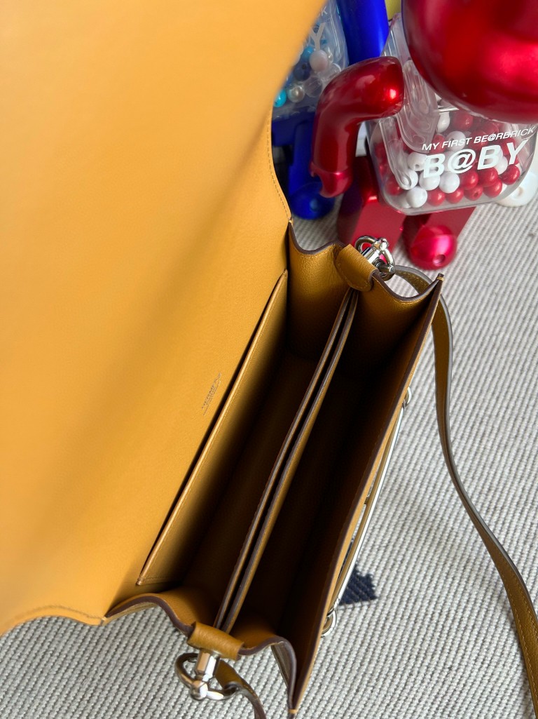 Hermès(爱马仕)Roulis 猪鼻子 evecolor 拼 蜥蜴 芝麻色 拼 自然色 银扣 18cm 顶级手缝-拉尔森鳄鱼皮具定制 - 爱马仕包包官网 Hermès(爱马仕)Roulis 猪鼻子 evecolor 拼 蜥蜴 芝麻色 拼 自然色 银扣 18cm 顶级手缝